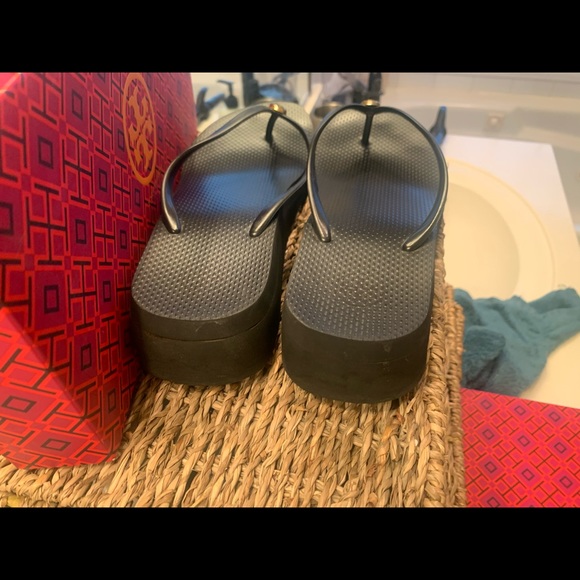Tory Burch size 9 flip flops - Picture 5 of 6